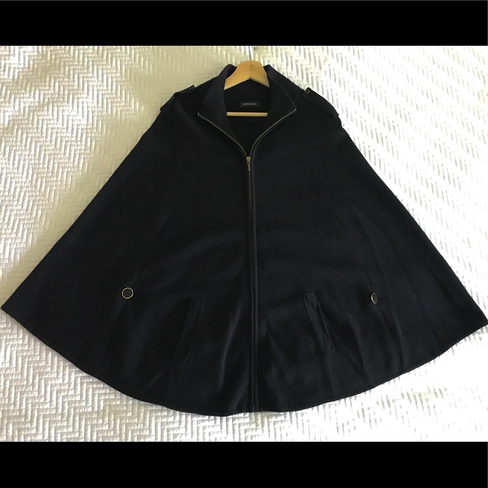 ⭐️Lord&Taylor⭐️wool blend Milano stitch capelet.